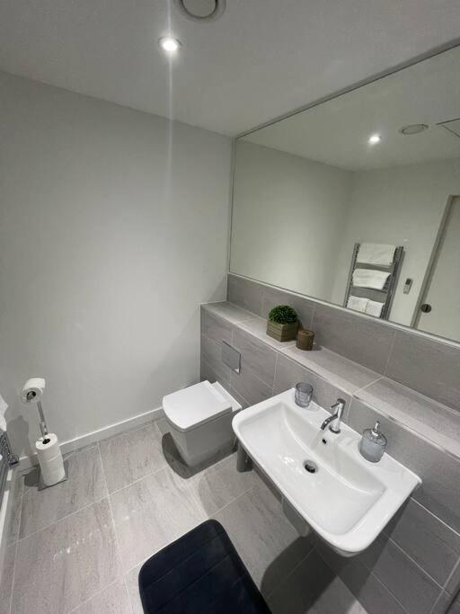 Апартаменты Stylish Flat In Old Trafford Манчестер Экстерьер фото