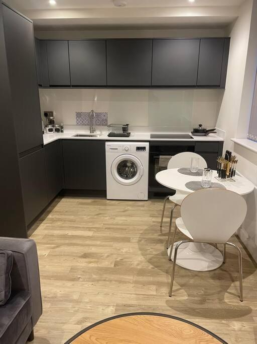 Апартаменты Stylish Flat In Old Trafford Манчестер Экстерьер фото