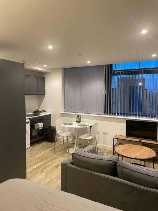 Апартаменты Stylish Flat In Old Trafford Манчестер Экстерьер фото
